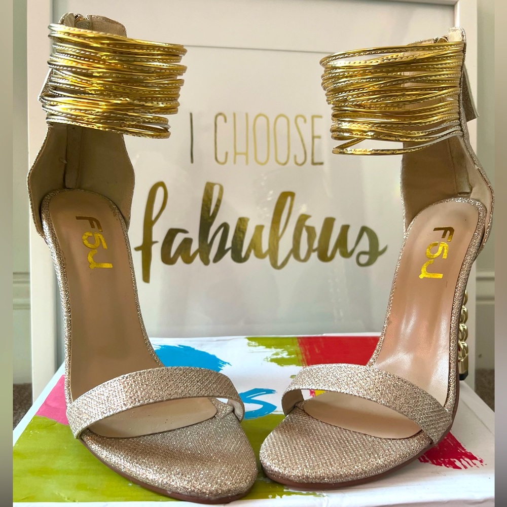 FSJ Women’s fashion dress heels, Gold Glitter metal chain chunky high heels.
